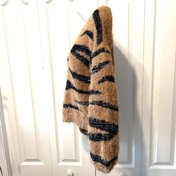 Moral Fiber Women's Cropped Long Sleeve Zebra Print Fuzzy Sweater-Sz. Med-Warm - Picture 7 of 15